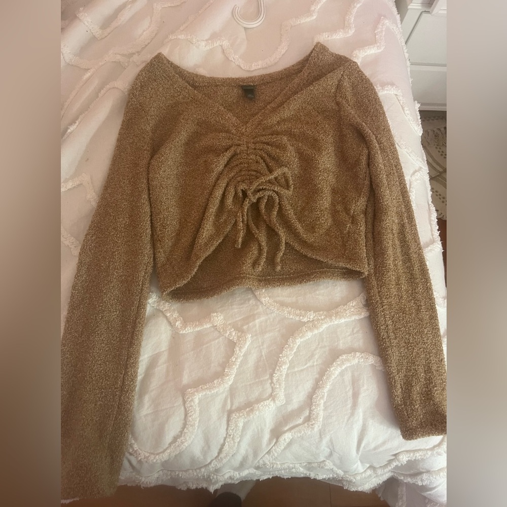 Brown cropped shirt